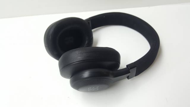 Belaidės ausinės JBL LIVE 660NC, juodos - Senukai.lt