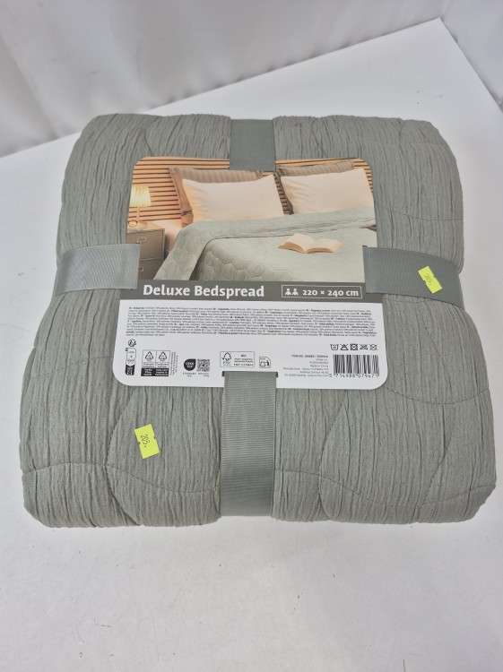 Lovatiesė, 220 x 240 cm.