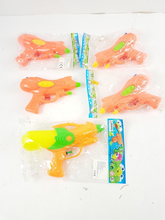 5 vnt. žaislinių vandens šautuvų